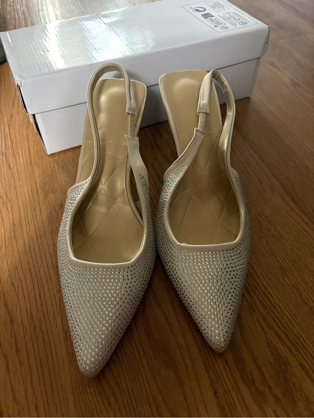 Women’s Slingback Pointed-Toe kitten heel  in Champagne